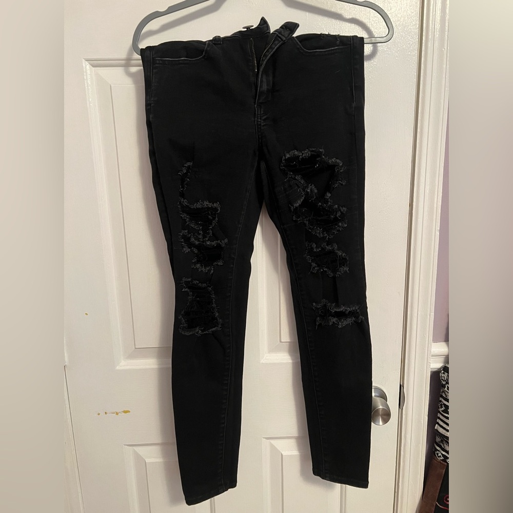 American eagle/ black ripped jeans